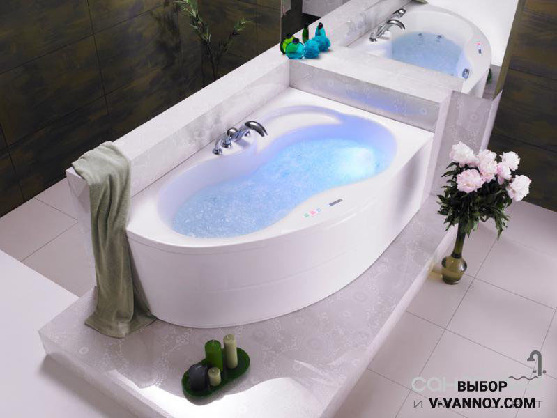 Mistral Platinum с подсветкой (PoolSpa, Польша). Длина: 1700. Ширина: 1050. Высота: 445. Объем: 225 л. Дополнительные функции: аэромассаж, гидромассаж, хромотерапия.