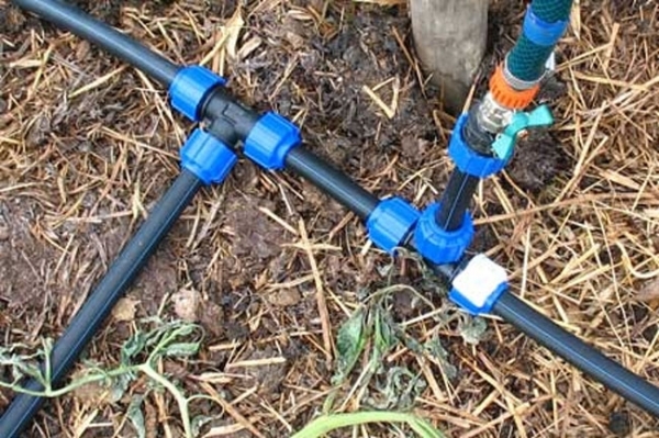 Пластиковые трубы для водопровода на даче