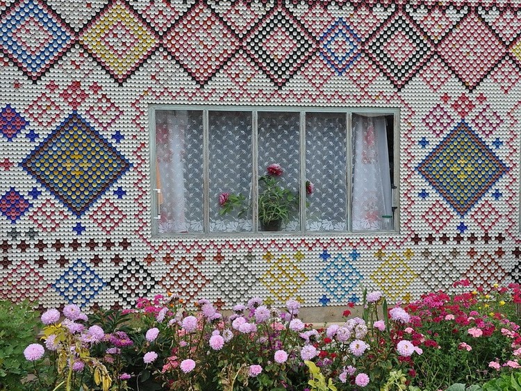 Поделки из пластиковых бутылок для дачи и сада: идеи, советы и 100 фото