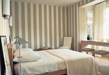 Fat-Room54c0ed8eec907-decorating-ideas-striped-walls-02-lgn-002