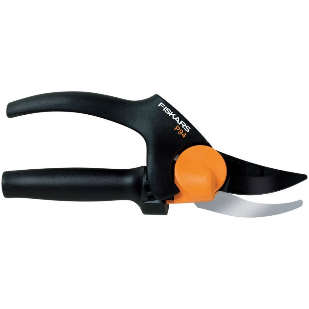 Поворотная рукоятка FISKARS PowerGear P94 снижает нагрузку на кисть при работе правой рукой