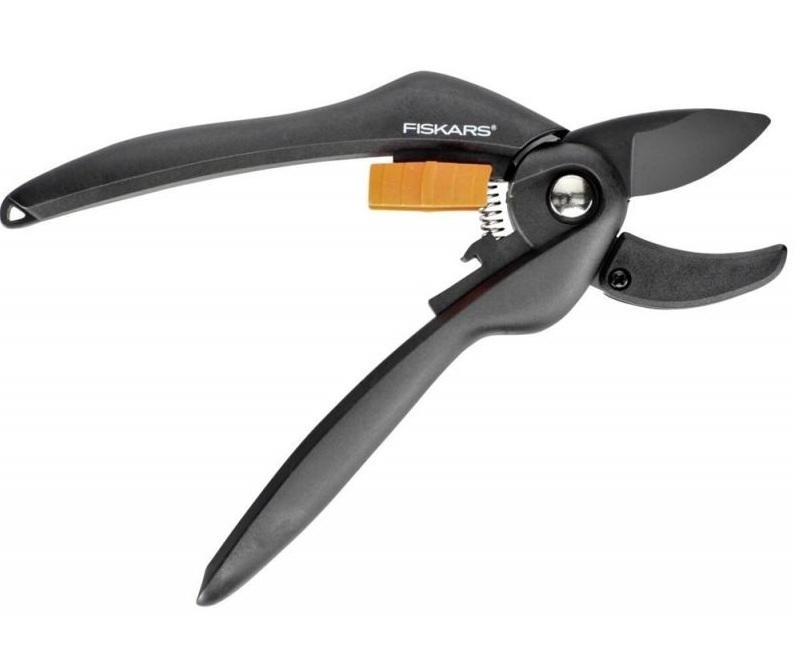 В контактном секаторе FISKARS SingleStep P25 нижнее лезвие неподвижно, служит упором для работы верхнего, позволяя равномерно распределить силовую нагрузку