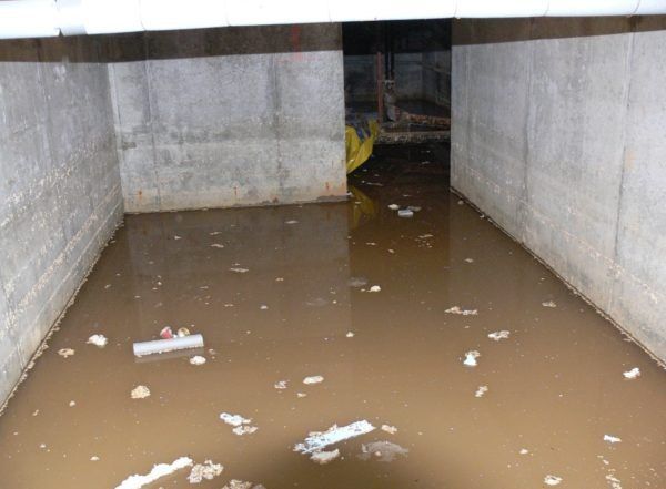 Вода в подвальном помещении - это проблема, знакомая многим