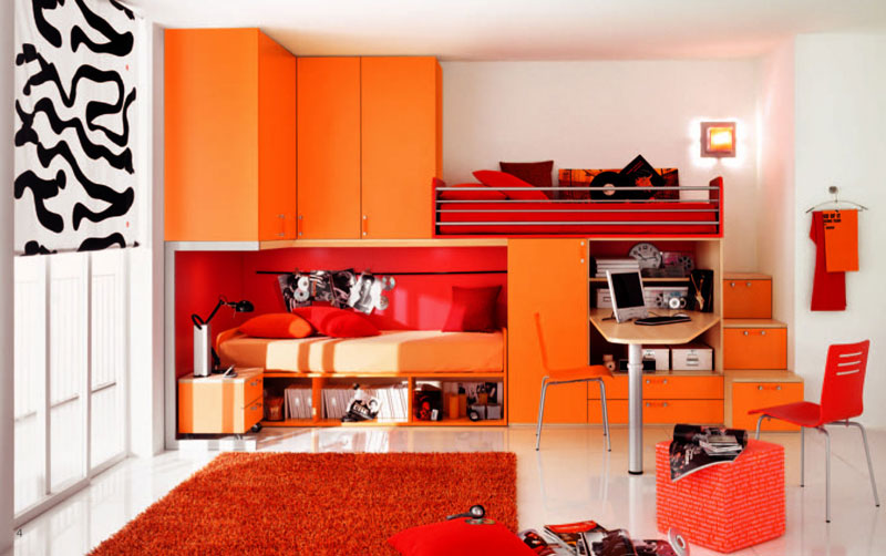 Яркая комната в оранжевом цвете