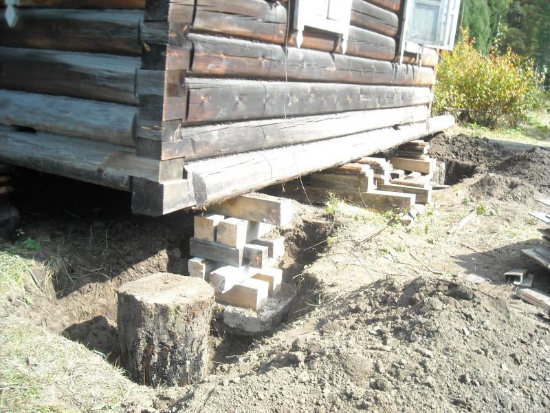 Поднятие дома для ремонта столбчатого фундамента