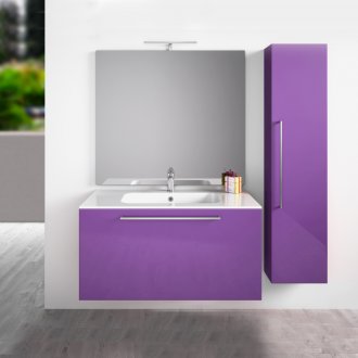 Фиолетовая тумба и шкафчик в ванной
