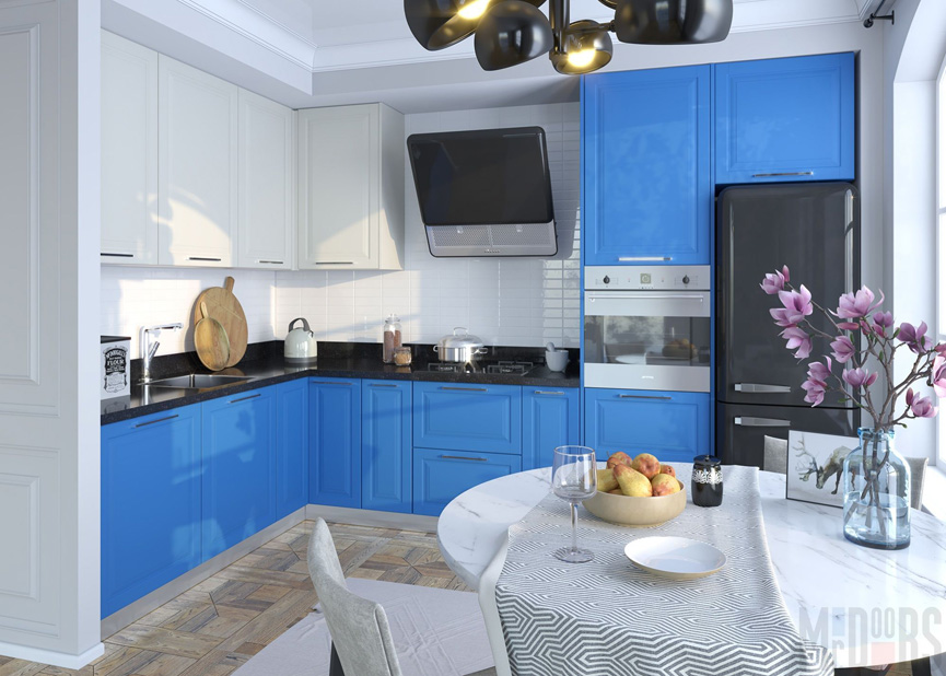 Кухня с белыми и синими фасадами
