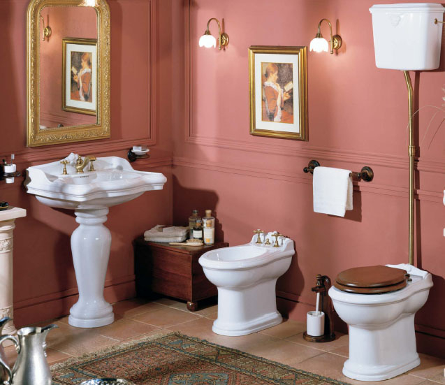 Красивый интерьер туалета с элементами барокко