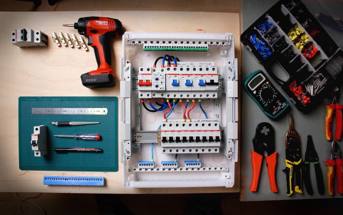 Материалы и инструменты для монтажа электричества