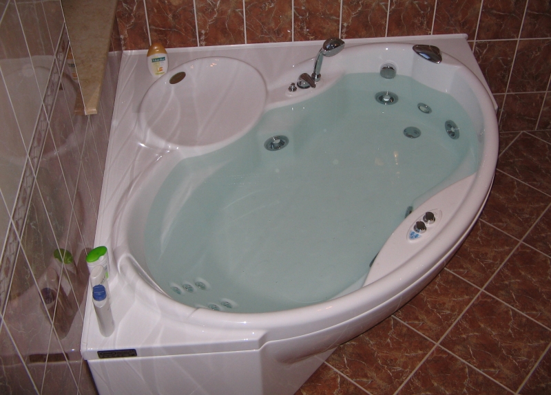 Ванна с гидромассажем Jacuzzi Celtia