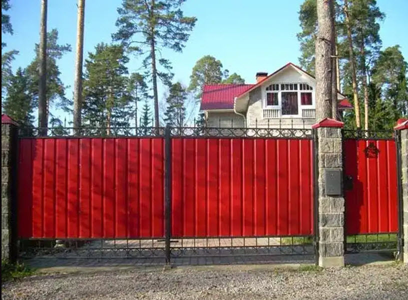 ворота с калиткой для загородного дома